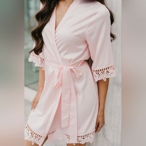 NWT Le Rose Lauren Lace Satin Robe Soft Pink XS/S